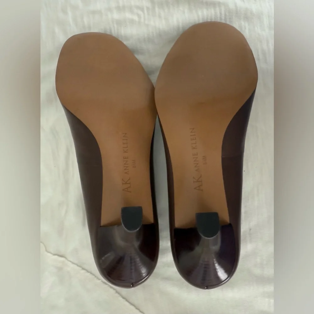 ANNE KLEIN WOMEN’S BROWN LEATHER PUMPS WITH GOLD BUCKLE SIZE 8.5 BRAND NEW - Picture 9 of 11